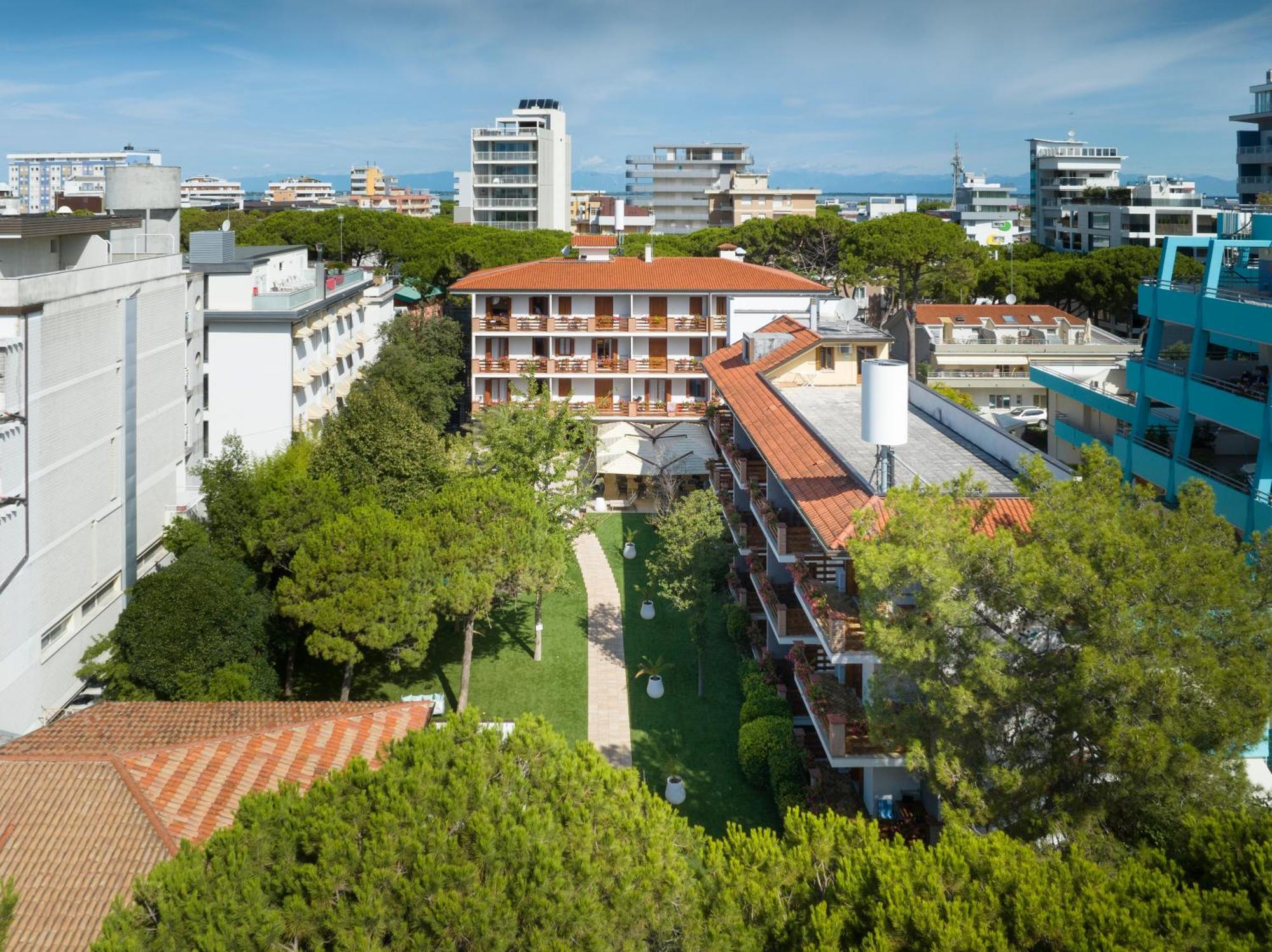 Hotel Capanna D'Oro Dependance Lignano Sabbiadoro Exterior photo